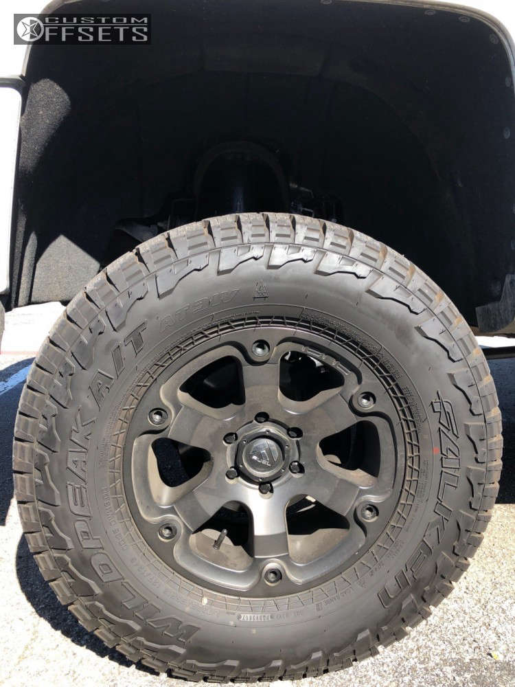 2016 Chevrolet Silverado 1500 with 18x9 1 Fuel Beast and 325/65R18