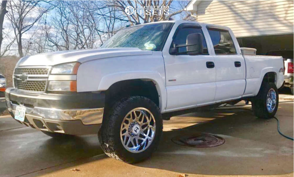 2005 Chevrolet Silverado 2500 HD with 20x10 24 Hostile Sprocket and 33