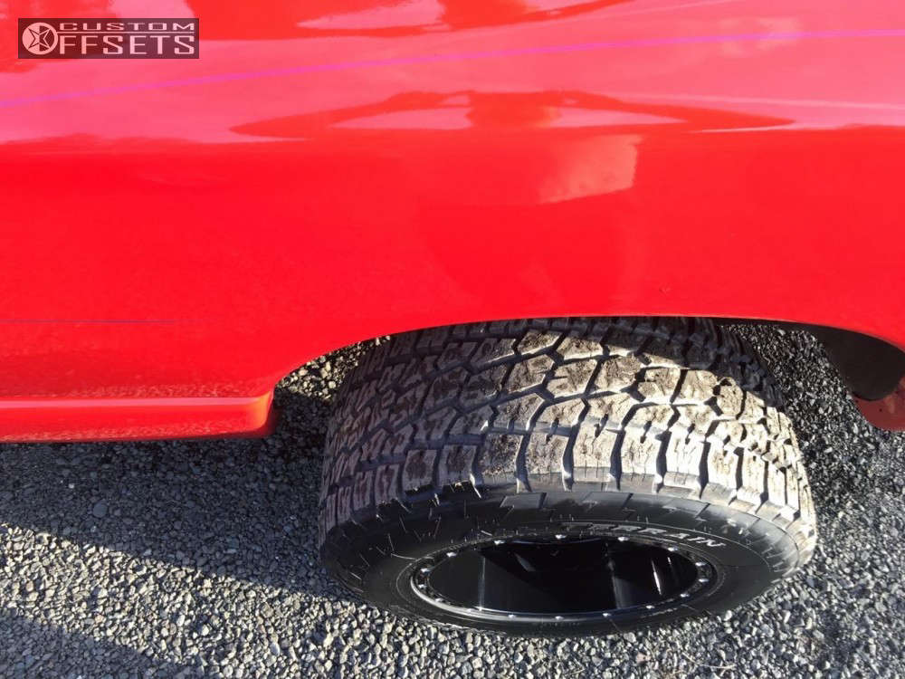 2006 Dodge Ram 3500 with 18x12 -44 Moto Metal 962 and 325/60R18 Nitto ...