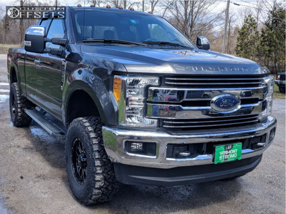 2017 Ford F-250 Super Duty with 17x9 18 Helo He879 and 35/12.5R17 ...