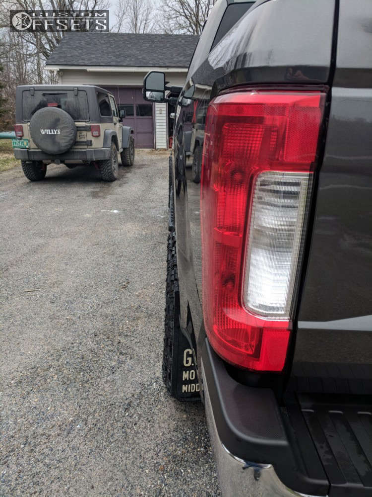 2017 Ford F-250 Super Duty with 17x9 18 Helo He879 and 35/12.5R17 ...