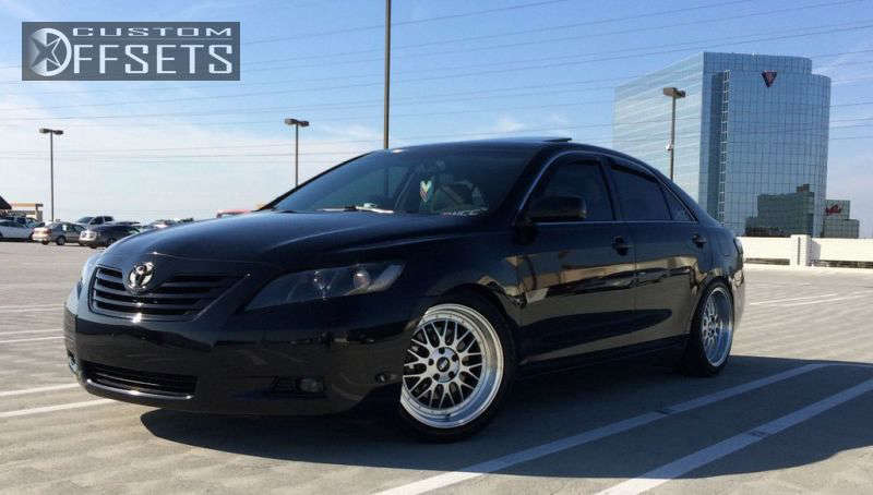 2009 Toyota Camry with 18x8.5 30 STR 601 and 225/45R18 Sumitomo HTR P01 ...