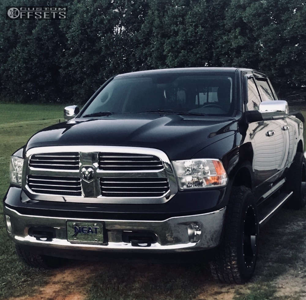 2014 Ram 1500 With 20x10 24 Moto Metal Mo970 And 275 55R20 Cooper 
