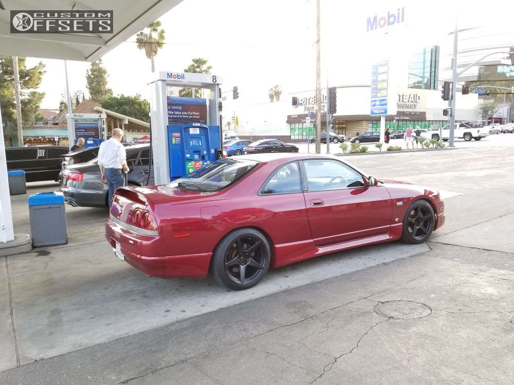 1993 Nissan Skyline R33 with 17x8.25 15 XXR 535 and 215/45R17