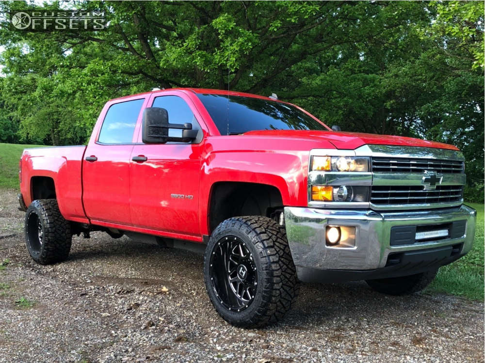 2015 Chevrolet Silverado 2500 HD with 20x12 44 Hostile Sprocket and 33