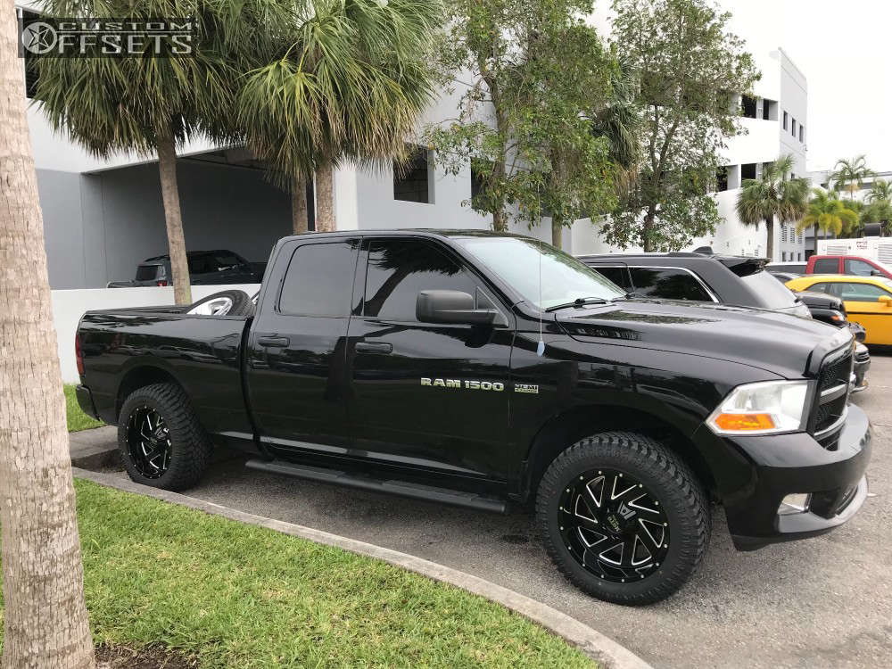 2012 Ram 1500 with 20x10 -18 Moto Metal Mo988 and 33/12.5R20