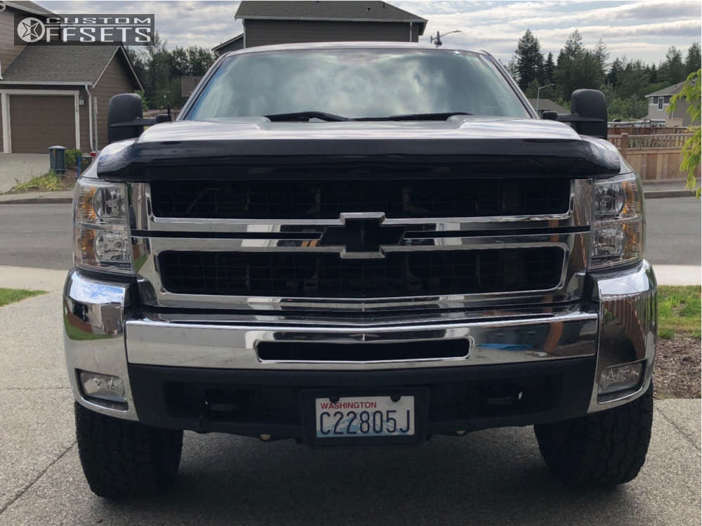 2009 Chevrolet Silverado 2500 HD with 18x9 6 Fuel Hostage D531 and 275/70R18 Toyo Tires Open
