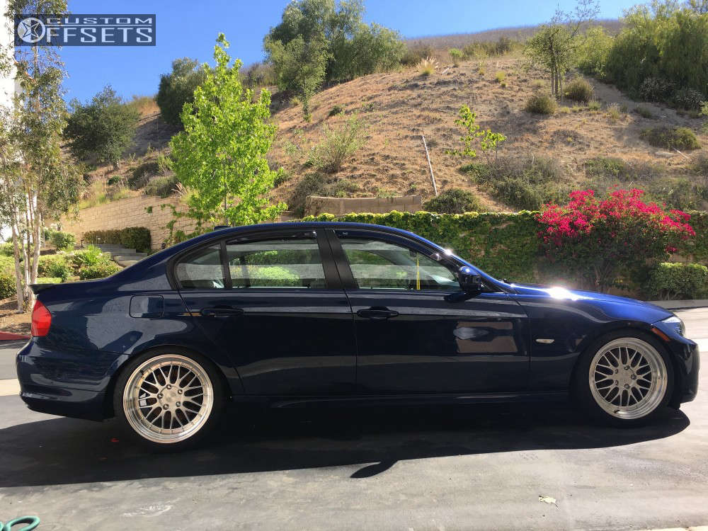 2011 BMW 328i with 18x8.5 30 ESR Sr05 and 225/40R18
