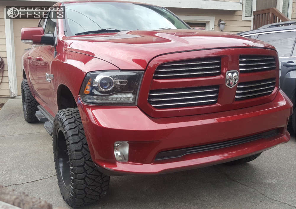 2015 Ram 1500 with 20x10 24 Havok H109 and 35/12.5R20 Nitto Ridge