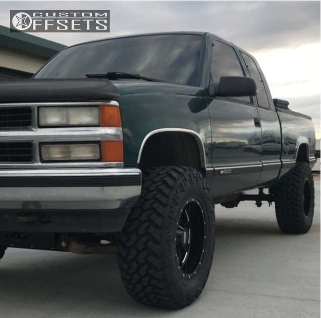 1997 Chevrolet K1500 with 18x10 -24 Moto Metal Mo962 and 35/12.5