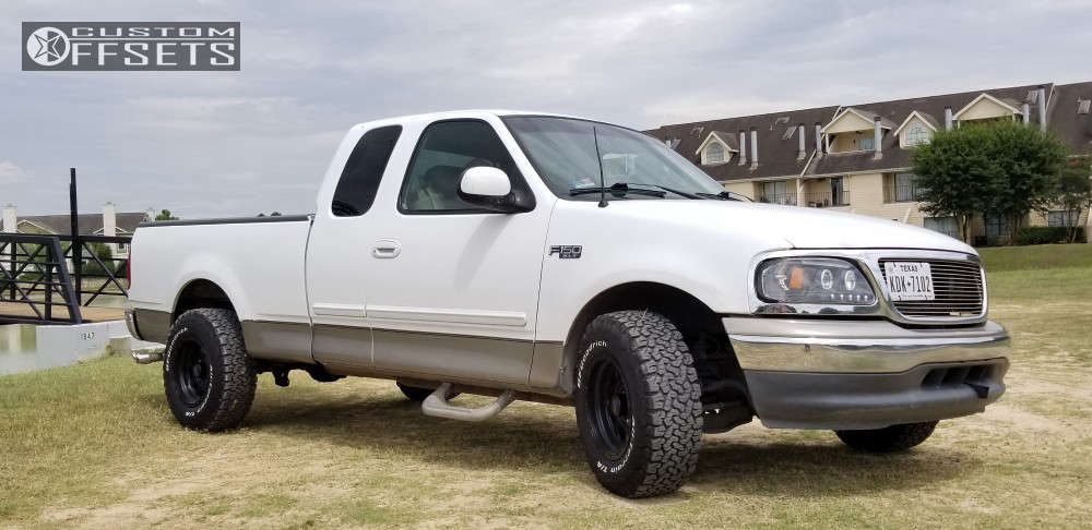 フォード　F150 TA02 2002 Ford F-150 with 16x9 -12 XD Xd122 and 265/70R16 BFGoodrich