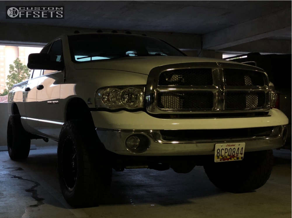 2005 Dodge Ram 2500 with 20x10 24 Fuel Lethal and 35/12.5R20 Toyo