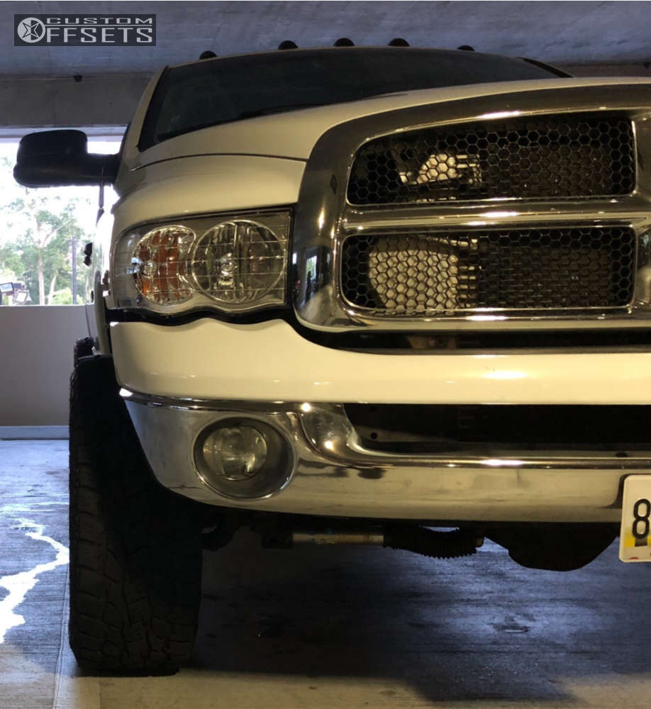2005 Dodge Ram 2500 with 20x10 24 Fuel Lethal and 35/12.5R20 Toyo