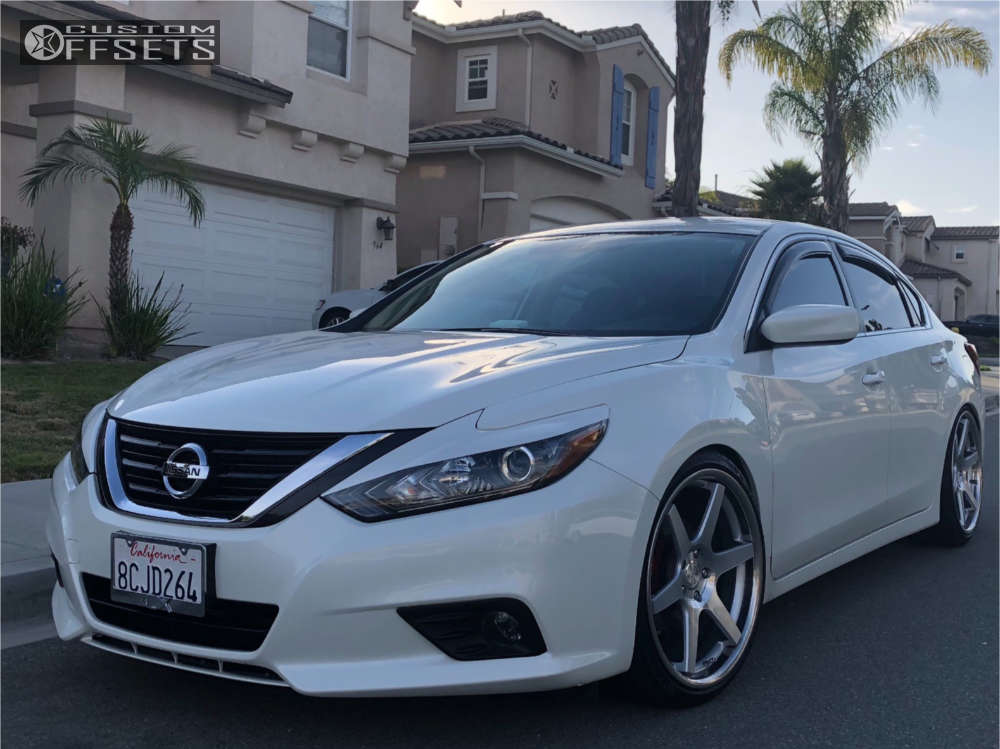 2017 Nissan Altima with 20x9 35 Concept One Cs6 and 235/35R20 Lexani