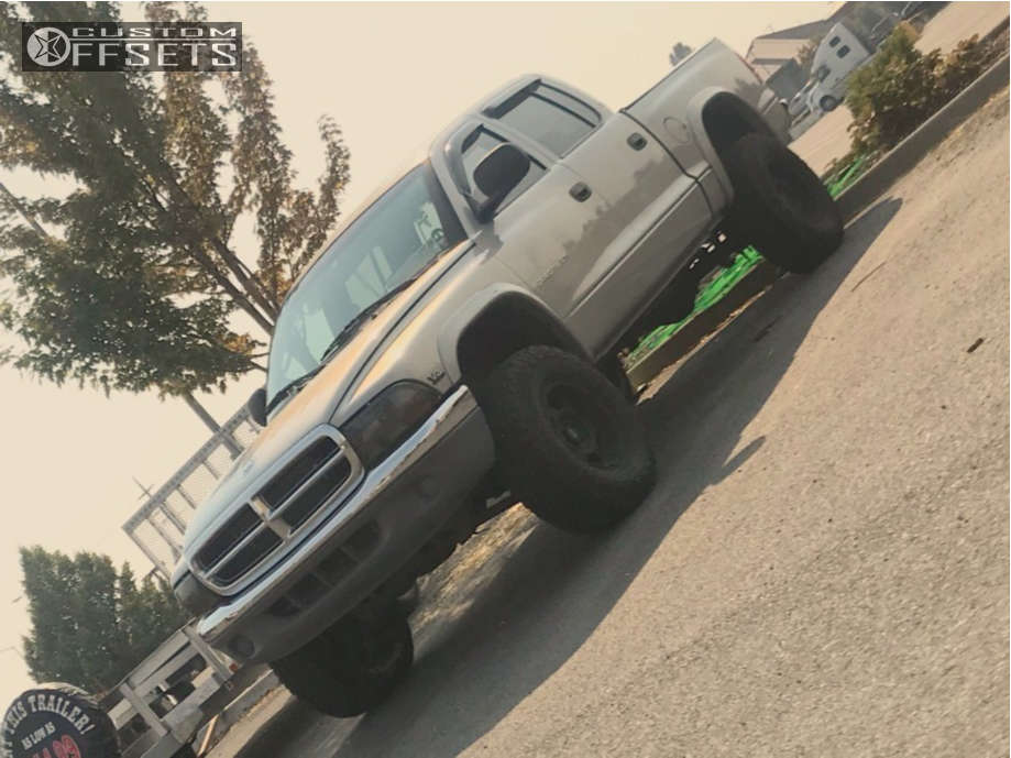 2000 Dodge Dakota with 16x8 12 Pro Comp Series 89 and 285/75R16 Cooper