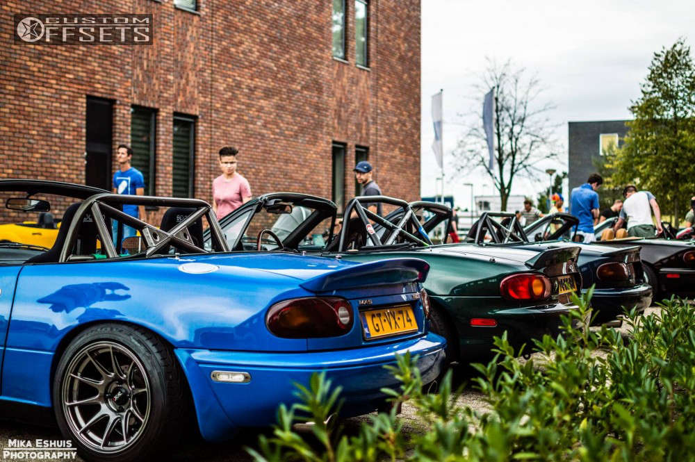 1993 Mazda MX-5 Miata with 15x8.25 0 XXR 527 and 195/50R15 Toyo