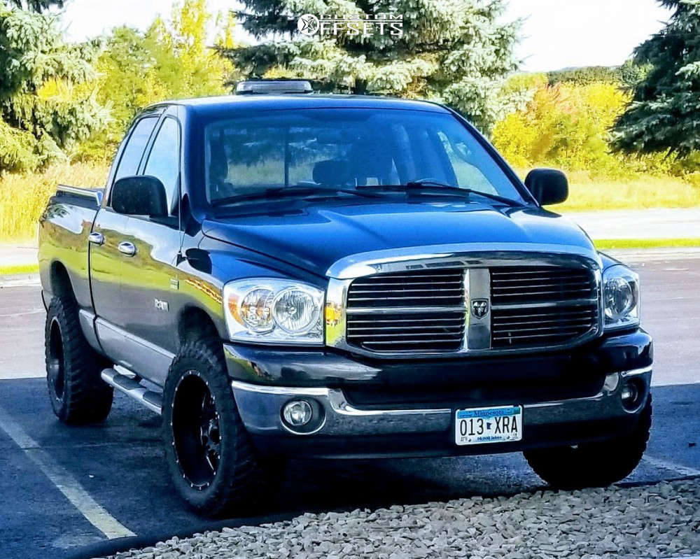 2008 Dodge Ram 1500 with 20x10 -25 Ultra Hunter and 33/12.5R20 Atturo ...