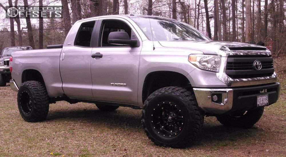 2015 Toyota Tundra with 18x12 44 Fuel Hostage and 35/12.5R18 Kumho