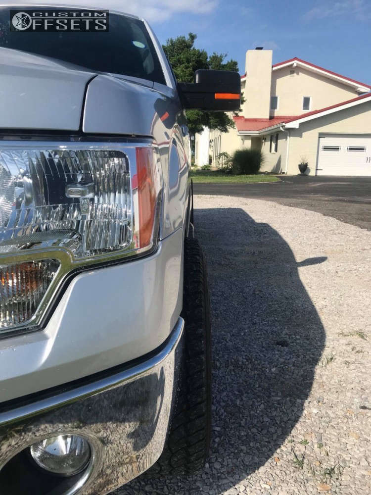 2014 Ford F-150 with 17x8 Moto Metal Mo970 and 265/65R17 Thunderer ...