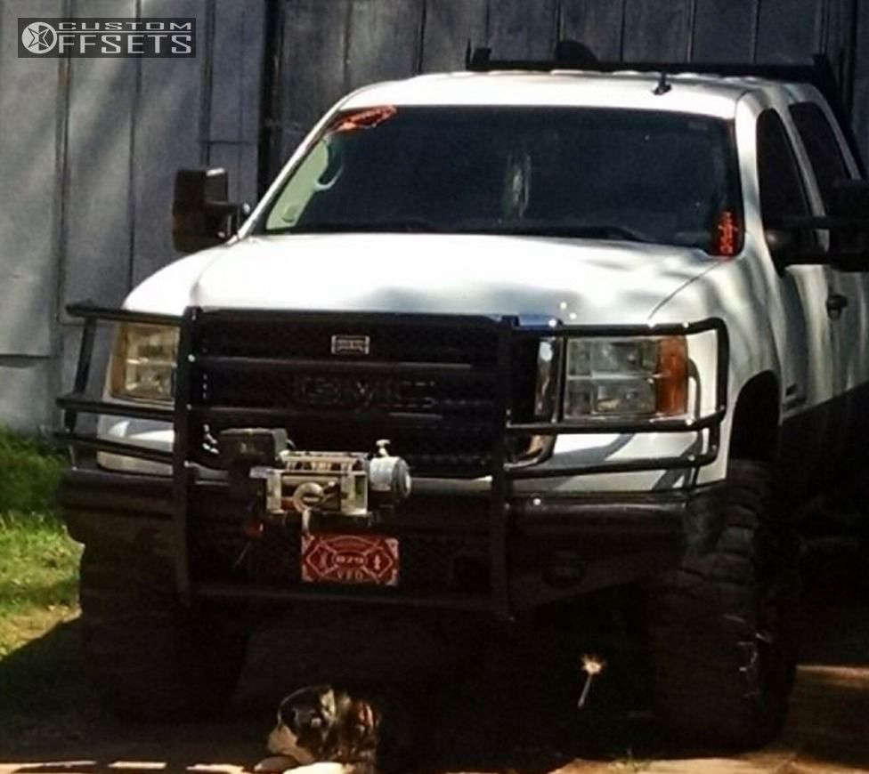 2009 GMC Sierra 2500 HD with 18x9 12 Ballistic Jester and 37/13.5R18