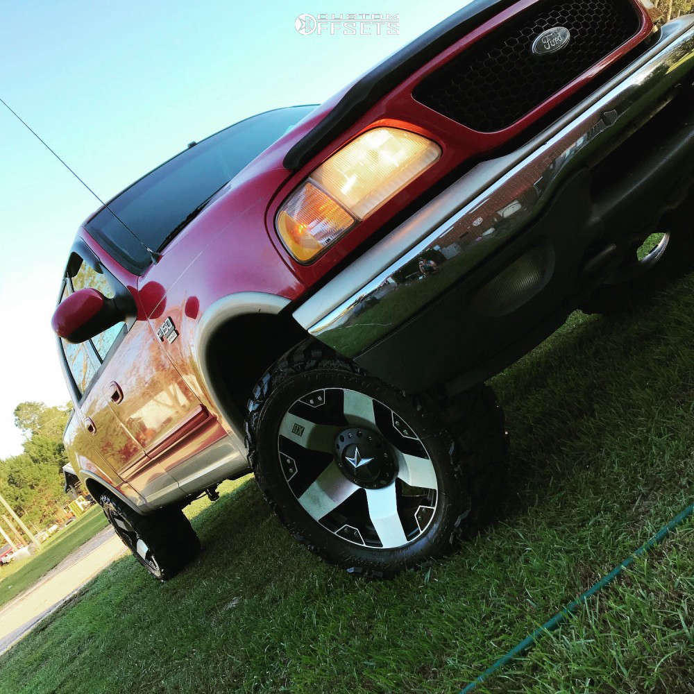 2001 Ford F-150 with 20x10 -24 XD Xd775 and 33/12.5R20 Nitto Mud Grappler  and Leveling Kit | Custom Offsets, image size:1000x1000