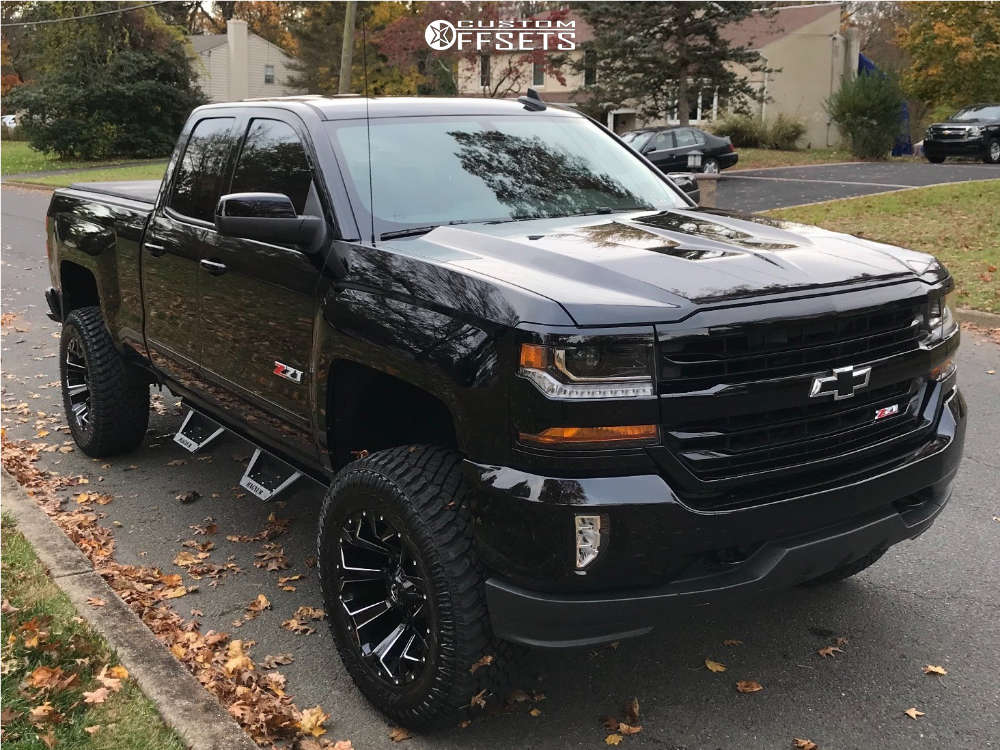 2018 Chevrolet Silverado 1500 with 20x10 18 Fuel Assault and 35/12