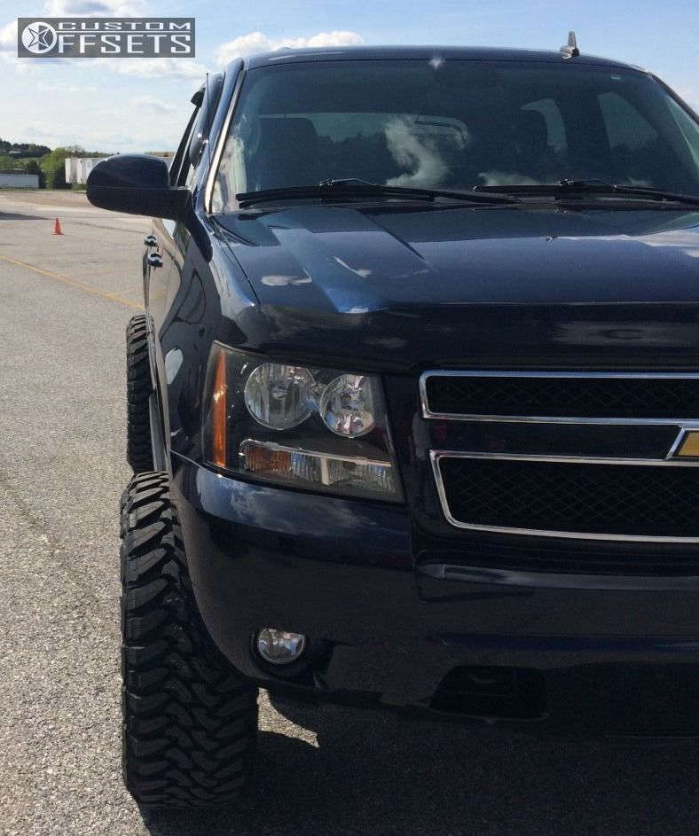 AVALANCHE 10K K10 YG まとめ売り 2010 Chevrolet Avalanche with 20x10 -12 Fuel Maverick and 35/12.5