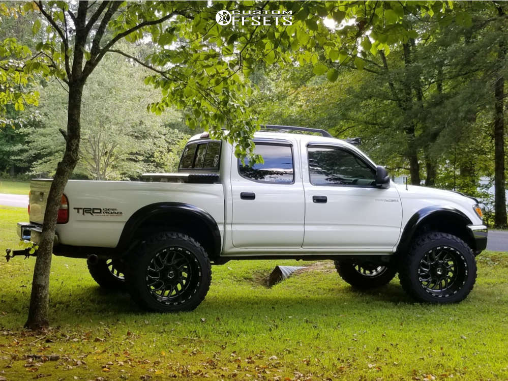 2003 Toyota with 20x12 44 TIS 544BM and 33/12.5R20 Kumho Road