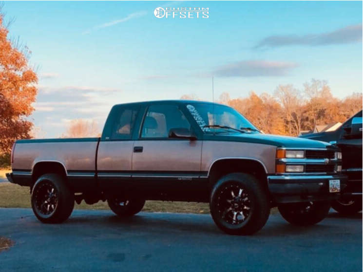 1997 Chevrolet K1500 with 18x10 -24 Moto Metal Mo970 and 275/65R18