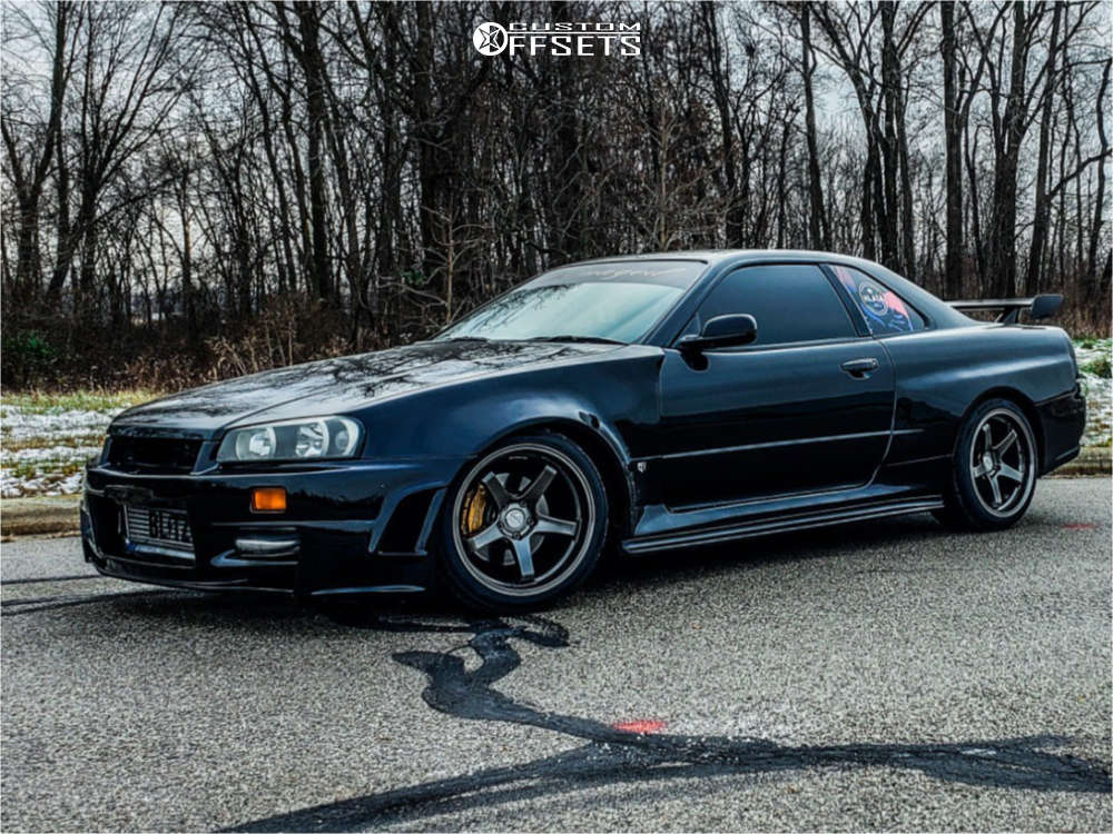 1999 Nissan Skyline R34 with 18x10.5 22 Varrstoen Es9 and 265