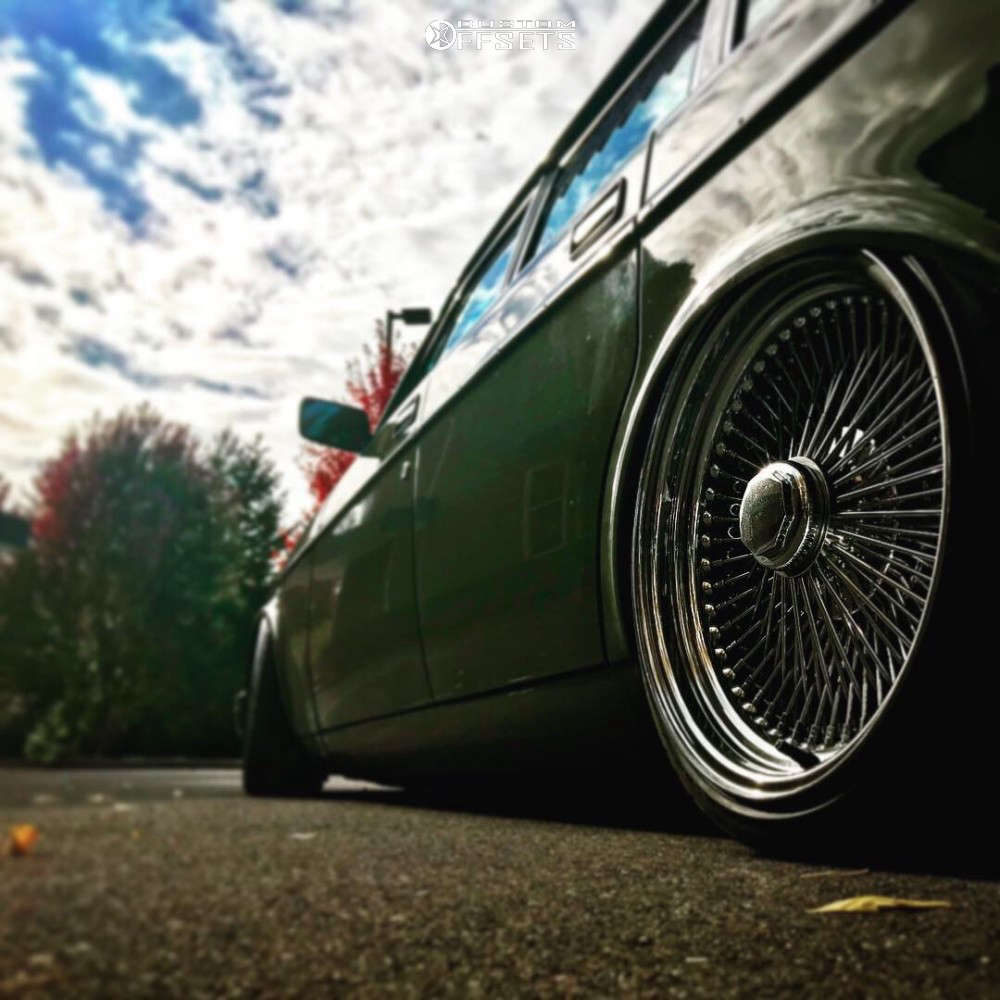 アコデュ 1991 Volvo 240 with 17x9 0 McLean 100 Spoke and 195/40R17