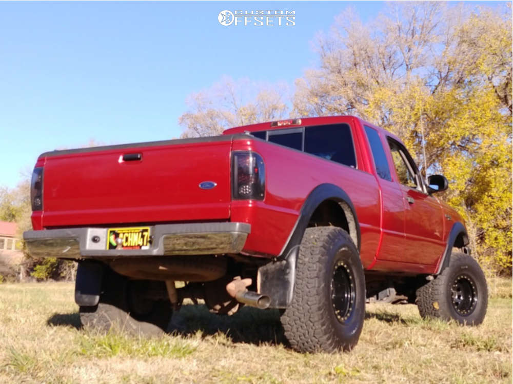 1999 Ford Ranger with 15x10 -43 Pro Comp Series 252 and 33/12.5R15 ...