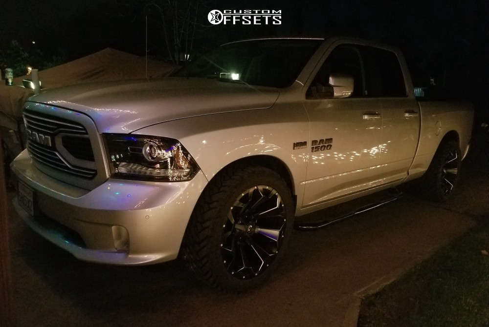 2018 Ram 1500 with 22x10 19 Fuel Assault and 33/12.5R22 Fuel Mud