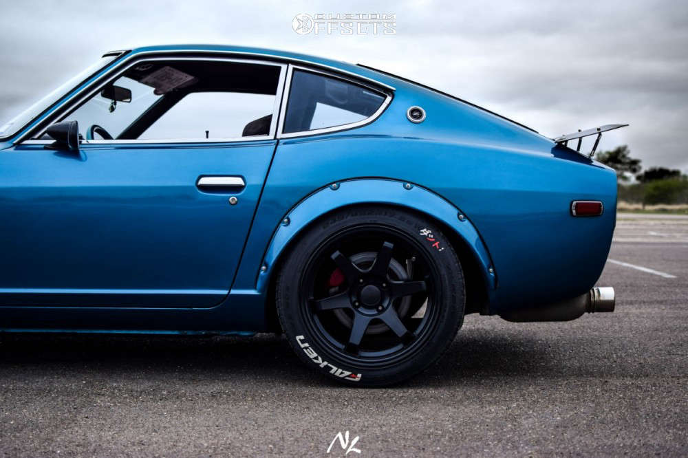 1977 Nissan 280Z with 17x9 12 Varrstoen Es2 and 245/45R17 Falken Azenis ...