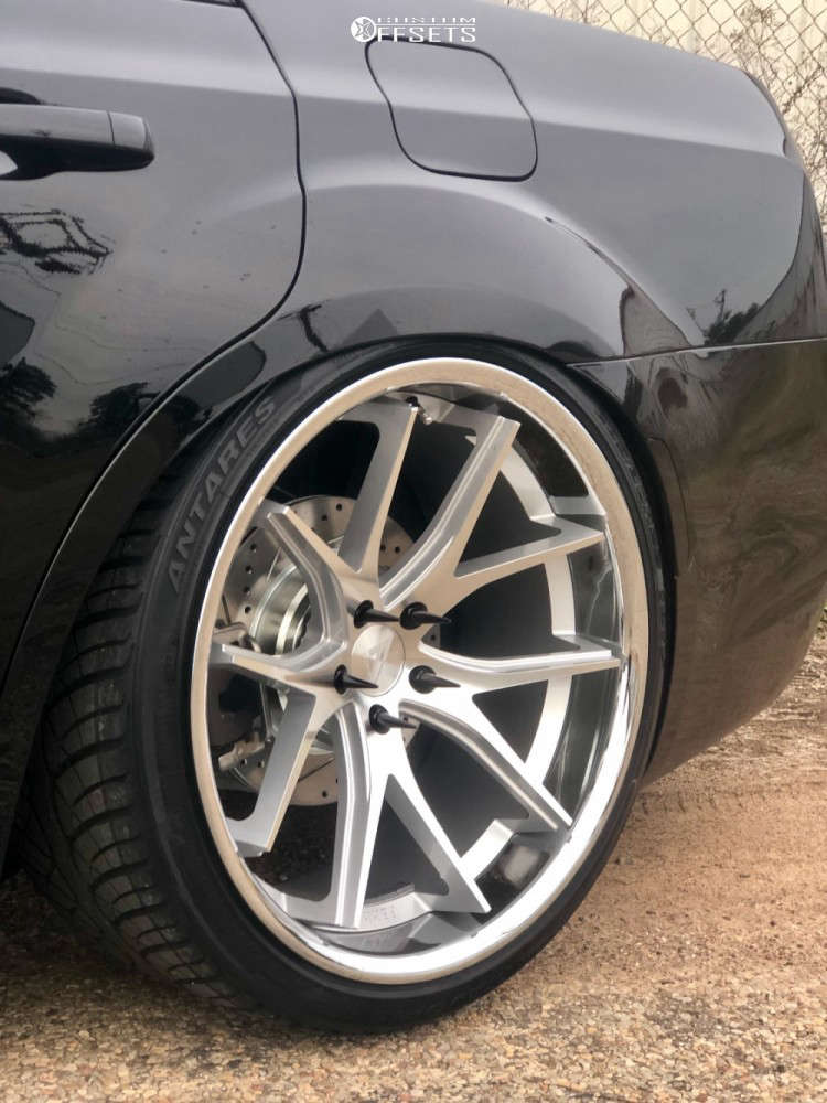 2017 Chrysler 300 with 22x9.5 15 Ferrada FR2 and 255/30R22 Delinte D7 ...