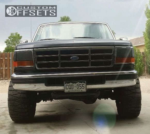 1995 Ford F-250 with 20x9 18 Helo HE835 and 33/12.5R20 Nitto Mud ...