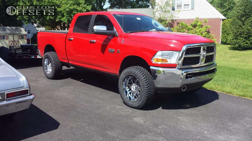 2011 Ram 2500 with 20x10 -19 Hostile Sprocket and 35/12.5R20 Atturo