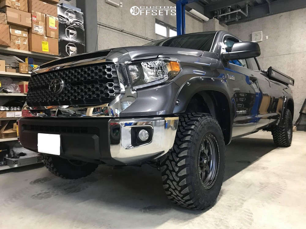 2018 Toyota Tundra with 18x9 20 Fuel Trophy and 285/70R18 Toyo Tires