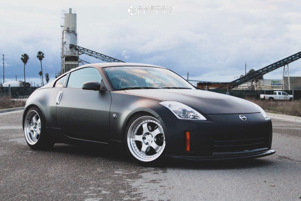 2007 Nissan 350Z with 19x9.5 22 ESR Sr06 and 225/45R19