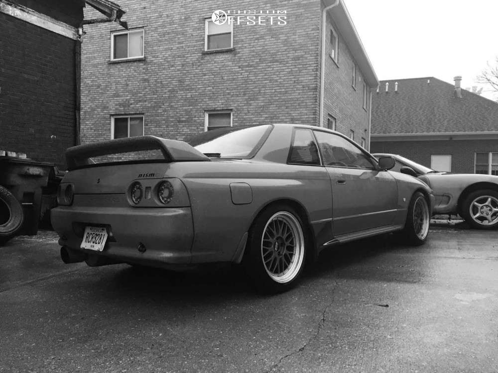 1991 Nissan Skyline R32 with 18x9 30 BBS Lm and 245/40R18