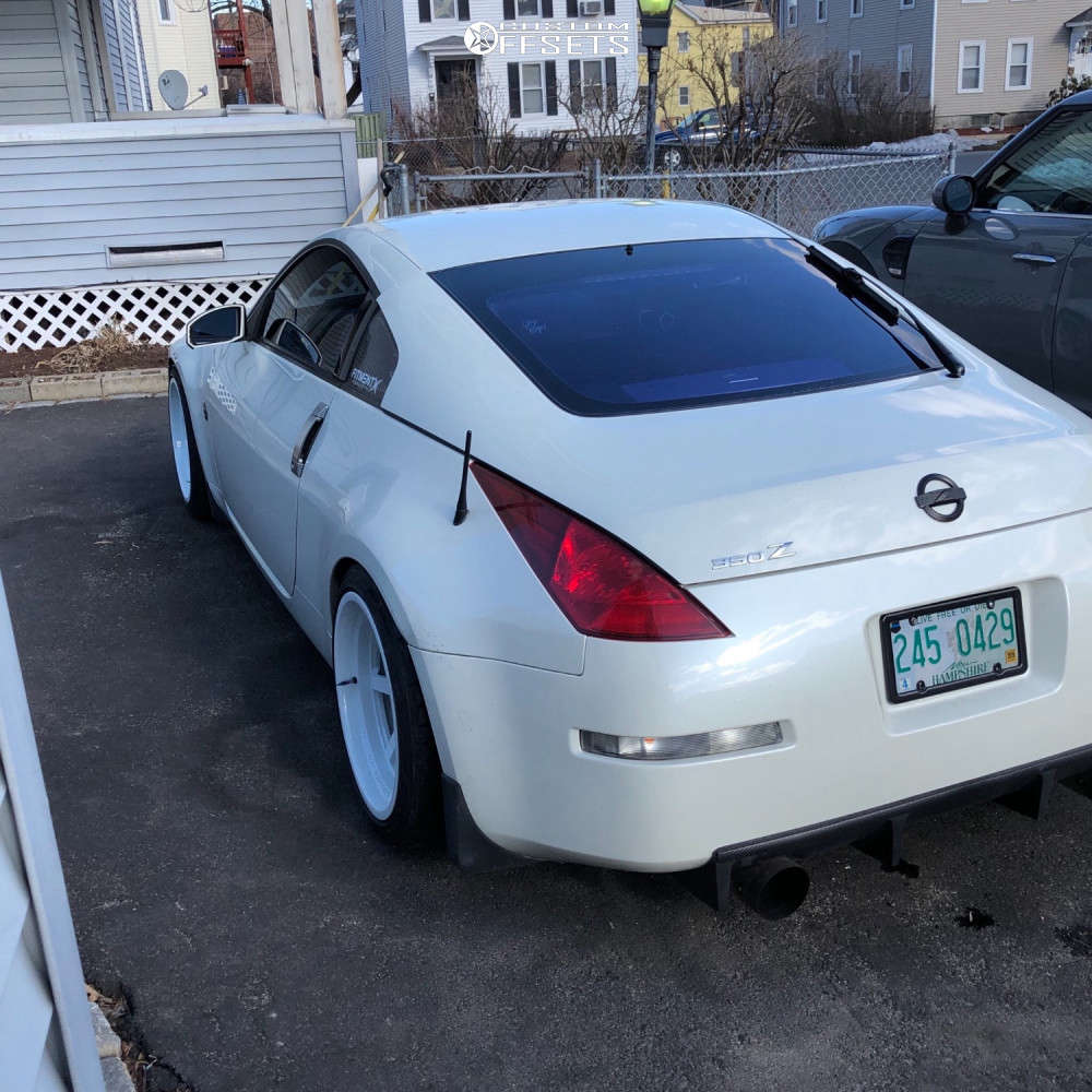 2003 Nissan 350Z with 18x9.5 10 Cosmis Racing XT-006R and