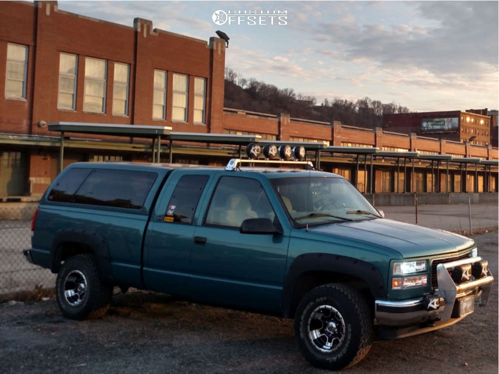 1997 GMC K1500 with 15x8 -26 Ultra Mongoose and 31/10.5R15 General
