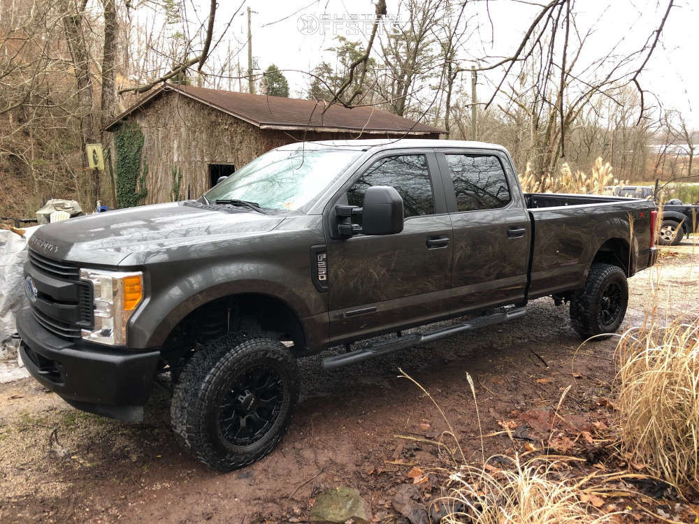 2017 Ford F-250 Super Duty with 18x9 -12 Helo He878 and 305/65R18 ...