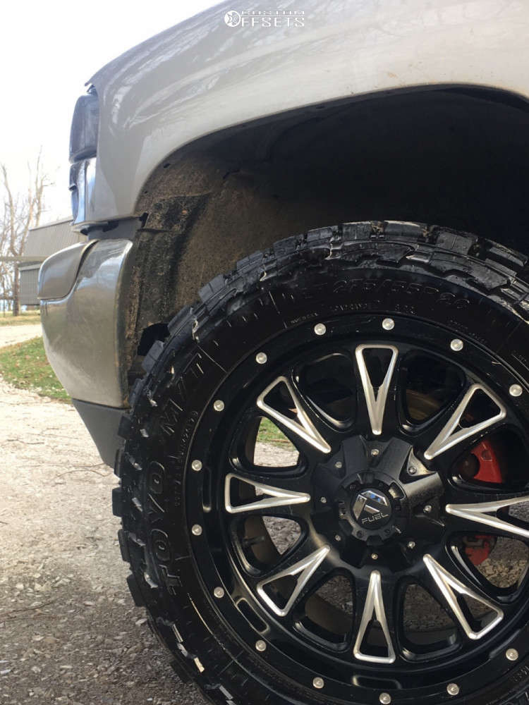 2002 GMC Sierra 1500 with 20x9 Fuel Throttle and 275/55R20 Toyo Tires