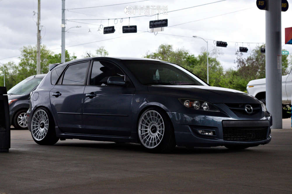 rsaku05　3/3個目 2008 Mazda MazdaSpeed3 with 18x9.5 25 Rotiform Las-r and 225