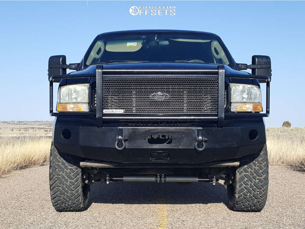 2004 Ford Excursion with 22x10 -18 Moto Metal Mo988 and 35/12.5R22 Fuel ...