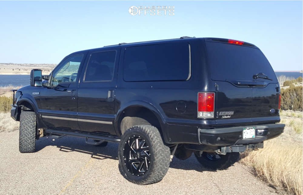2004 Ford Excursion with 22x10 -18 Moto Metal Mo988 and 35/12.5R22 Fuel ...