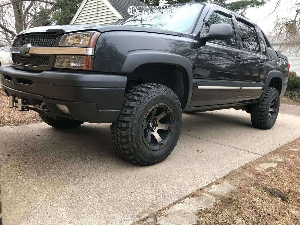 2004 Chevrolet Avalanche 1500 Wheel Offset Aggressive > 1" Outside