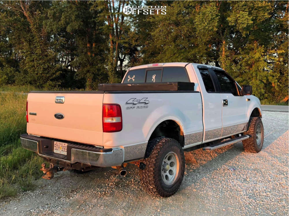 2005 Ford F-150 with 17x9 0 Eagle Alloy Series 186 and 33/12.5R17 ...