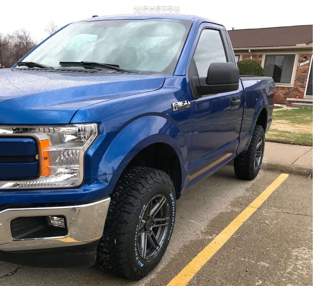 フォード　F150 TA02 2017 Ford F-150 with 18x9 1 Fuel Vector and 275/70R18
